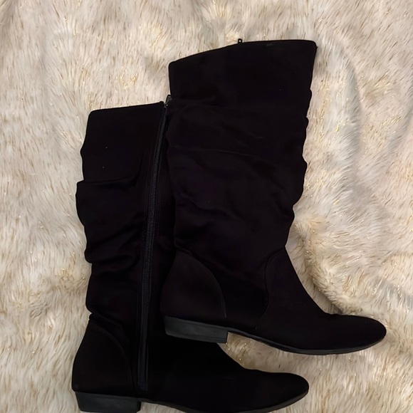 Boots - Picture 2 of 5